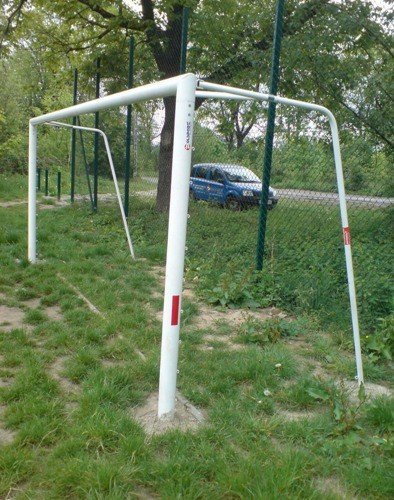 Bramka do piłki nożnej stacjonarna stalowa 3x2m 9456
