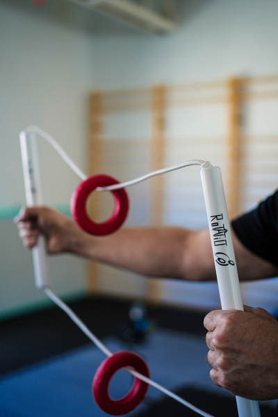 Rotatio – przyrząd do ćwiczeń w domu na kręgosłup i koordynację Czerwony