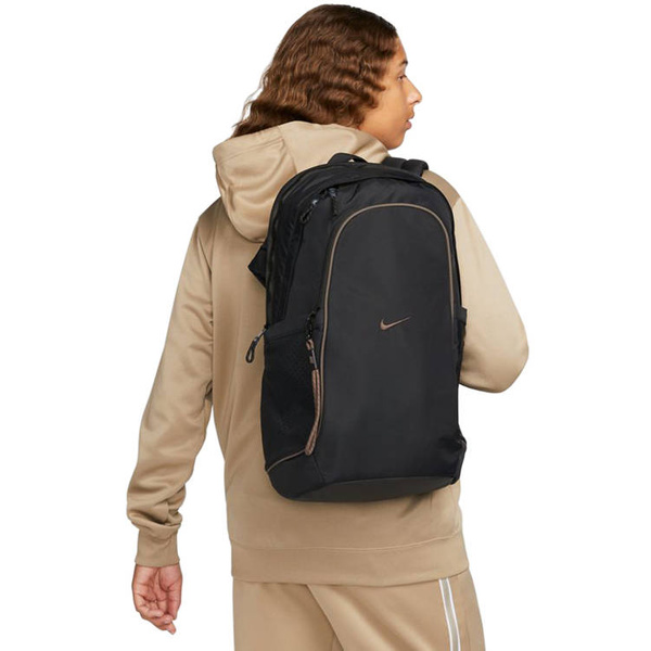 Plecak szkolny, sportowy Nike Sportswear Essentials 20L czarny DJ9789 010