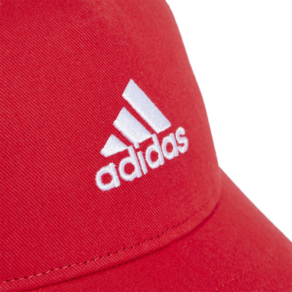 Czapka z daszkiem adidas czerwona IY5421